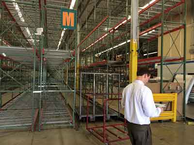 retailers renting warehouse space
